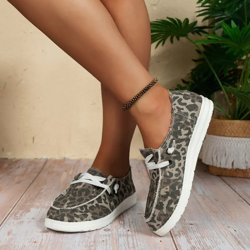 Women's Lightweight Canvas Slip-On Shoes - Casual Comfort Sneakers